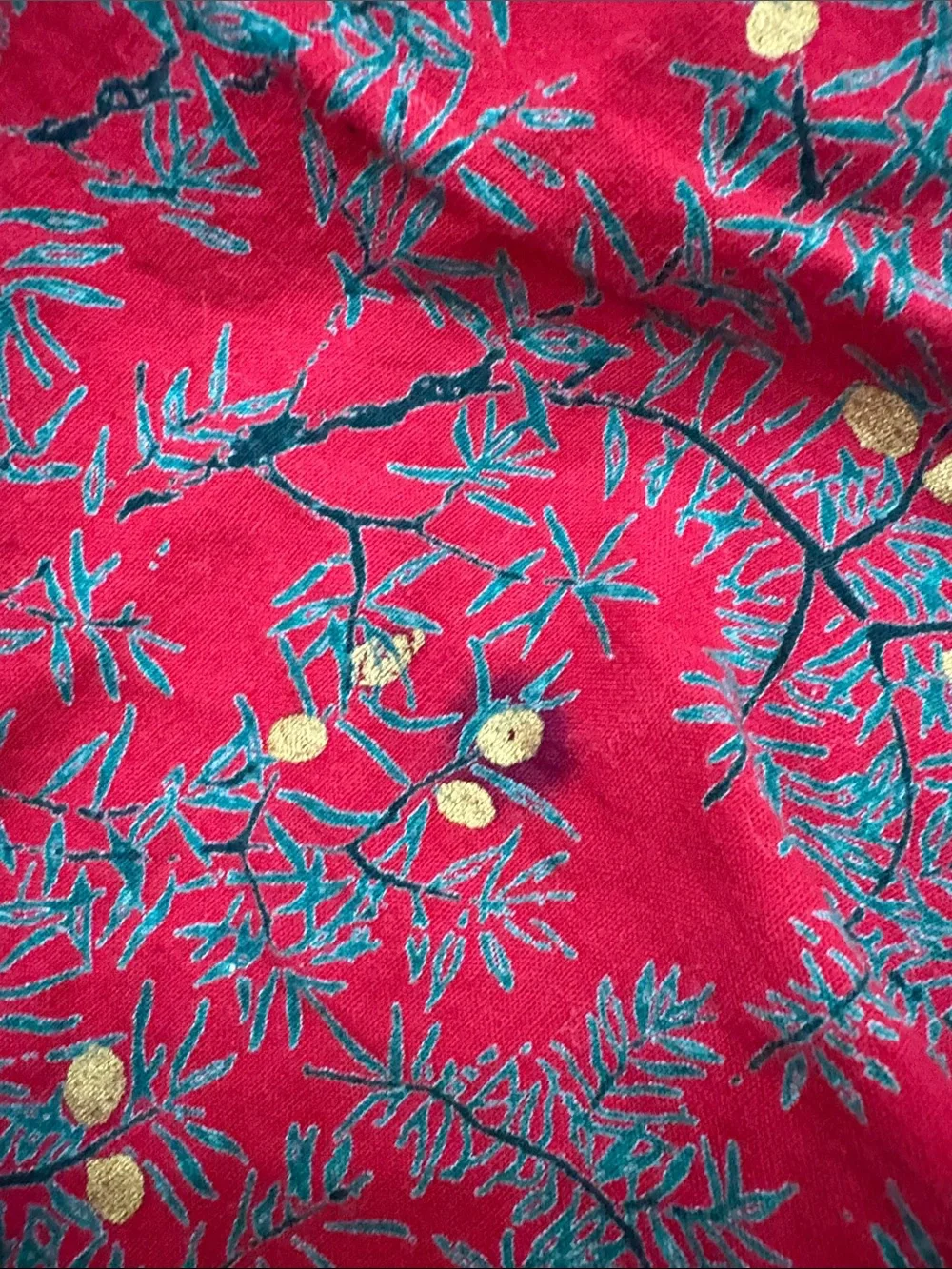 Vibrant Red Berry Dining Tablecloth - Classic Holiday Table Linen